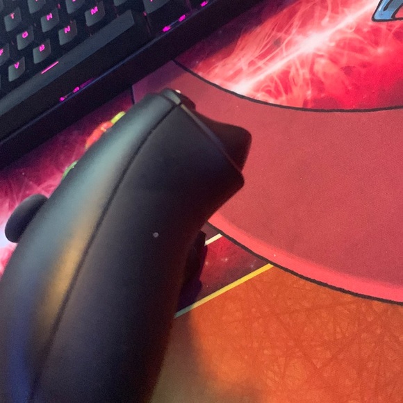 i'm selling this xbox 1 series x controller i've got 2 - Picture 3 of 4